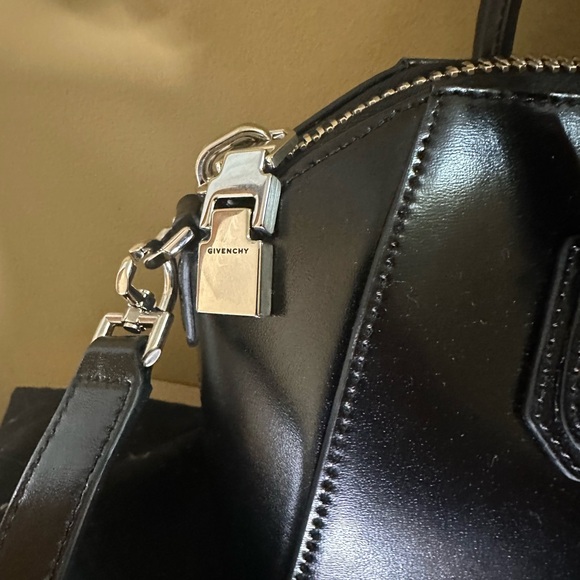 $1469  New Givenchy Mini Antigona Bag in Black Leather BB50TNB1R0 001 - Picture 12 of 16